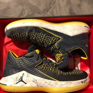 Jordan 32 Michigan (Size 9.5)